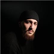 Professeur d’art (photo, peinture, musique, chant) du niveau maternelle à lycée.